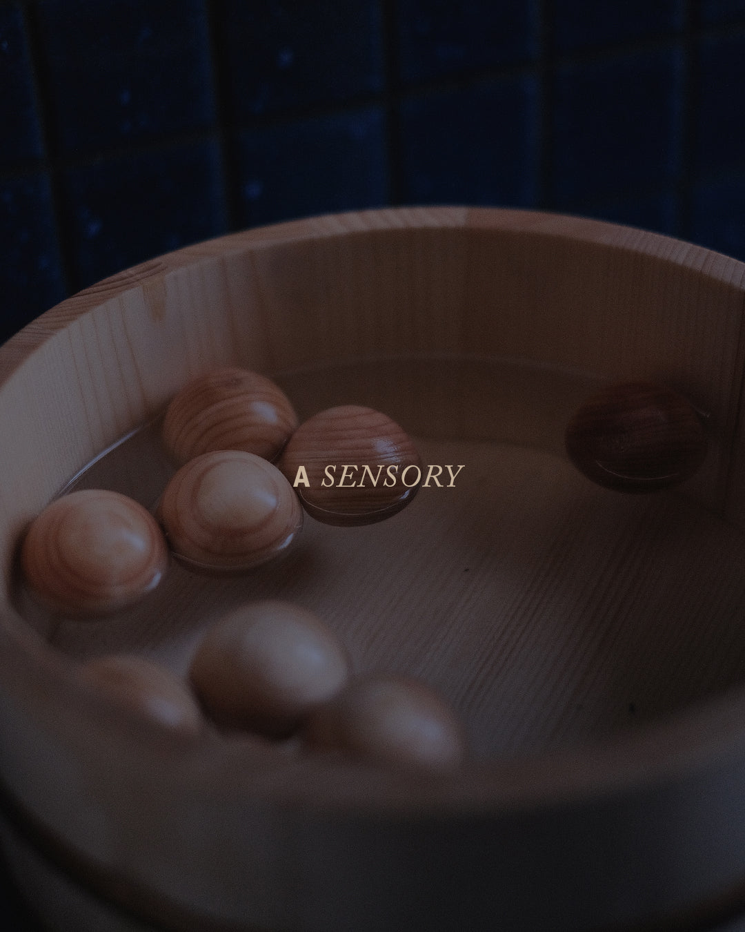 HUE: Hinoki / Cedarwood / Sandalwood Large Amber Candle 500g